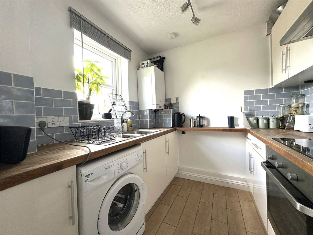 Additional image 6 of 2 bed flat for saleThe Orkneys, 3 Salisbury Road, Blandford Forum, Dorset DT11