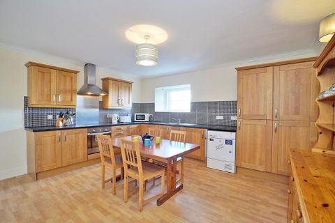King Street, Aberdeen, Top Floor AB24
