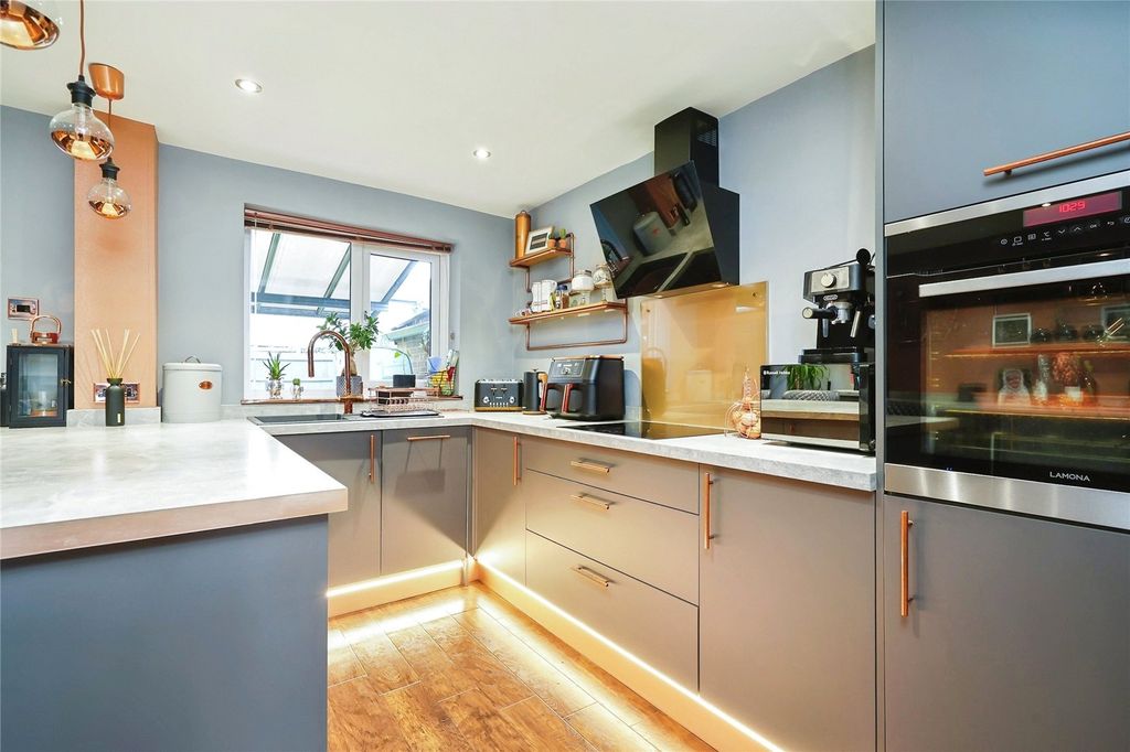 Additional image 8 of 3 bed semi-detached house for saleChichester Close, Bicester, Oxfordshire OX26