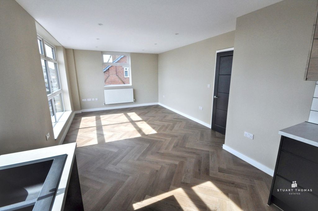 Additional image 7 of 2 bed flat for saleLondon Road, Hadleigh, Benfleet SS7
