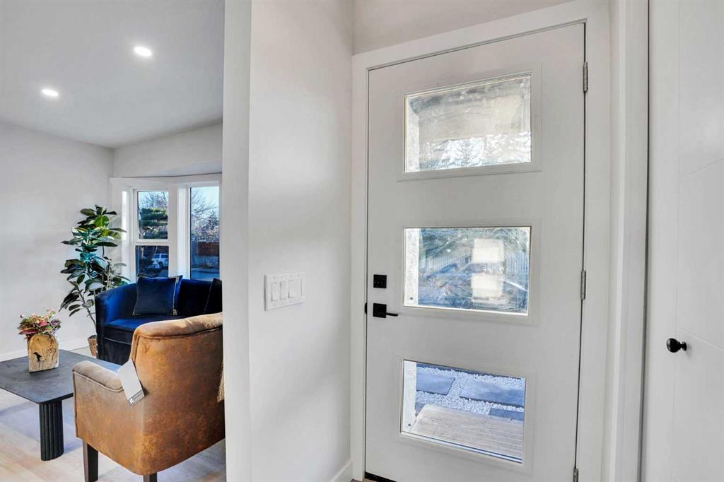 Additional image 4 of 12112 Canfield Road SW, Calgary, AB, T2W 1V2