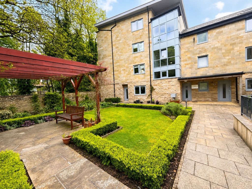 2 bed flat for saleChrisharben Court Green End, Clayton BD14