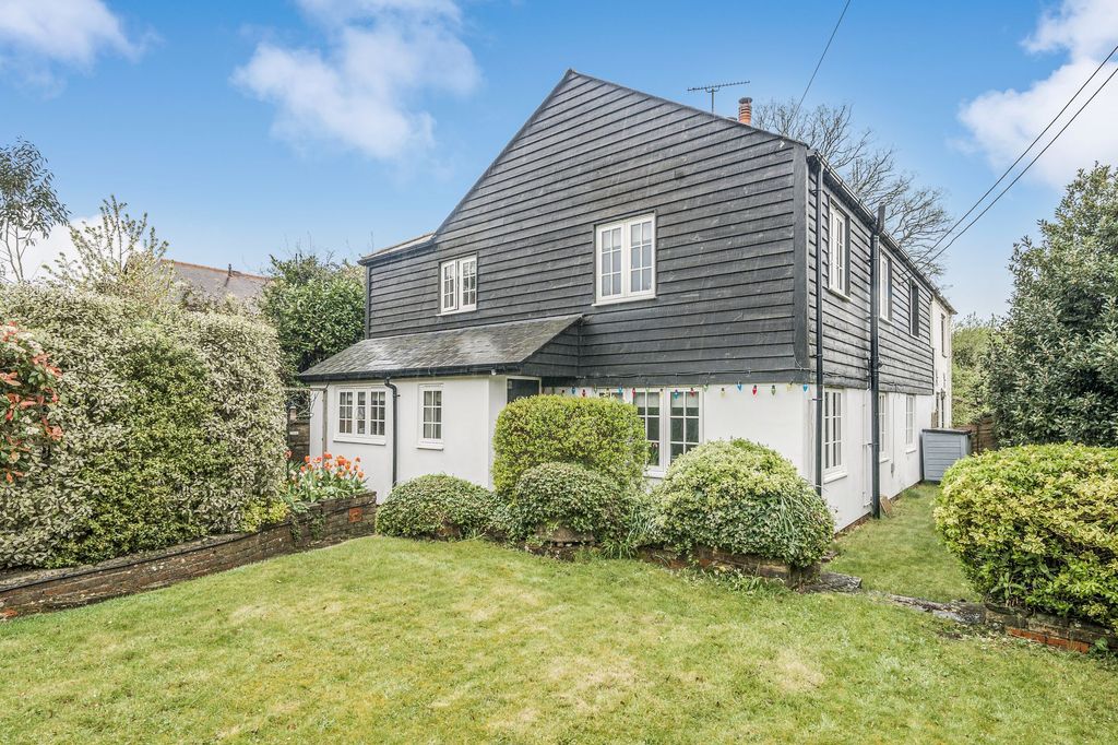 4 bed semi-detached house for saleParbrook, Billingshurst RH14