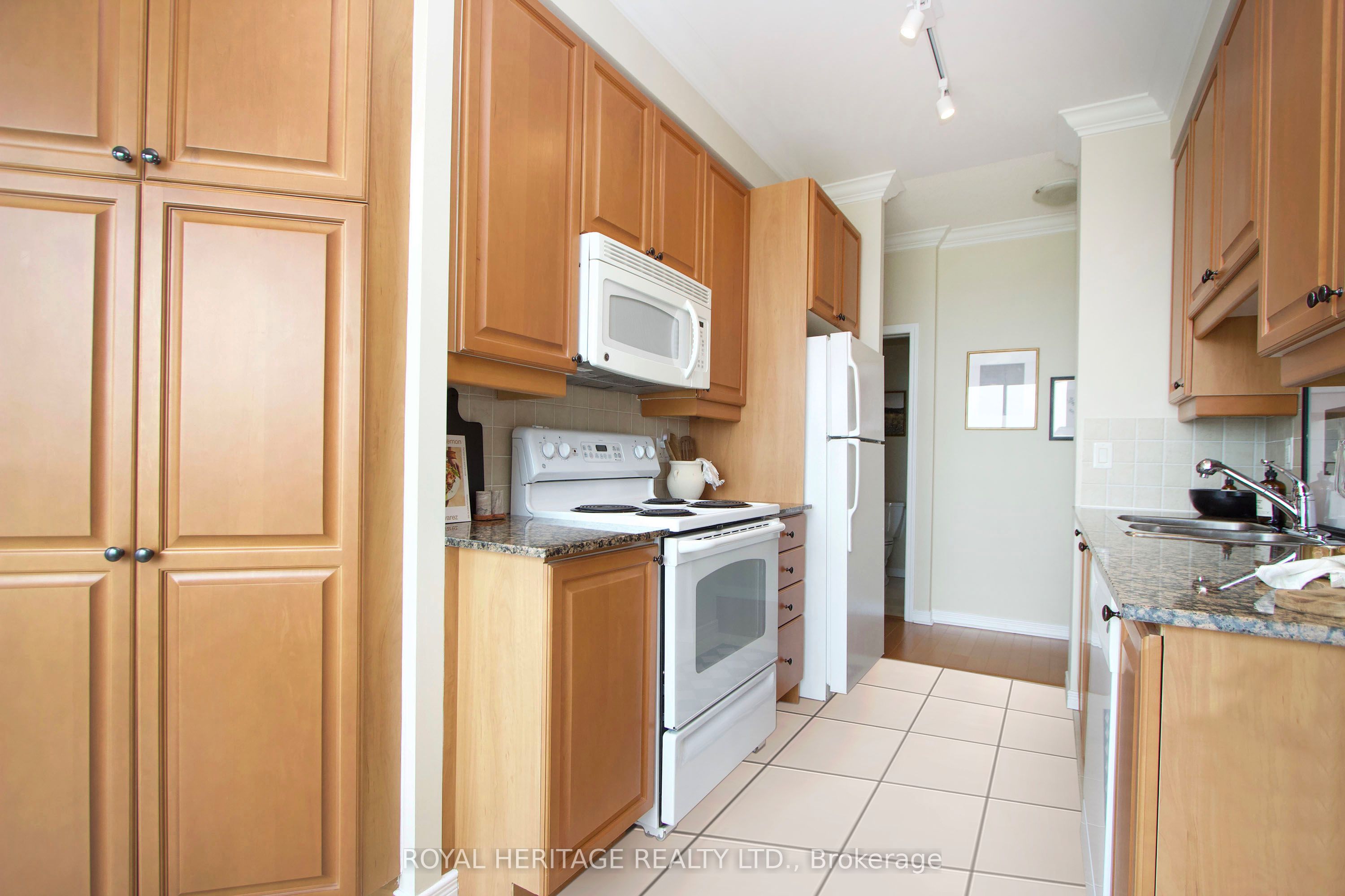 Additional image 3 of 1209-340 Watson St Street W, Whitby, ON, L1N 9G1