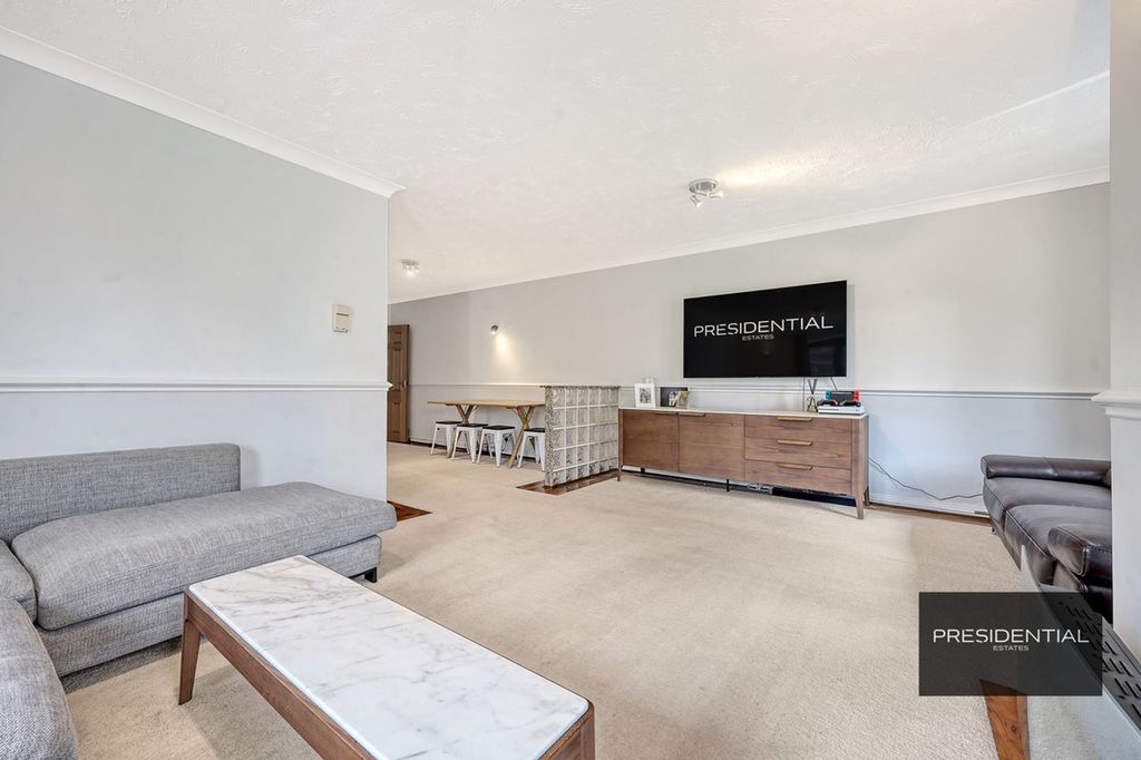 Additional image 8 of 3 bed flat for saleBoleyn Court Epping New Road, Buckhurst Hill IG9