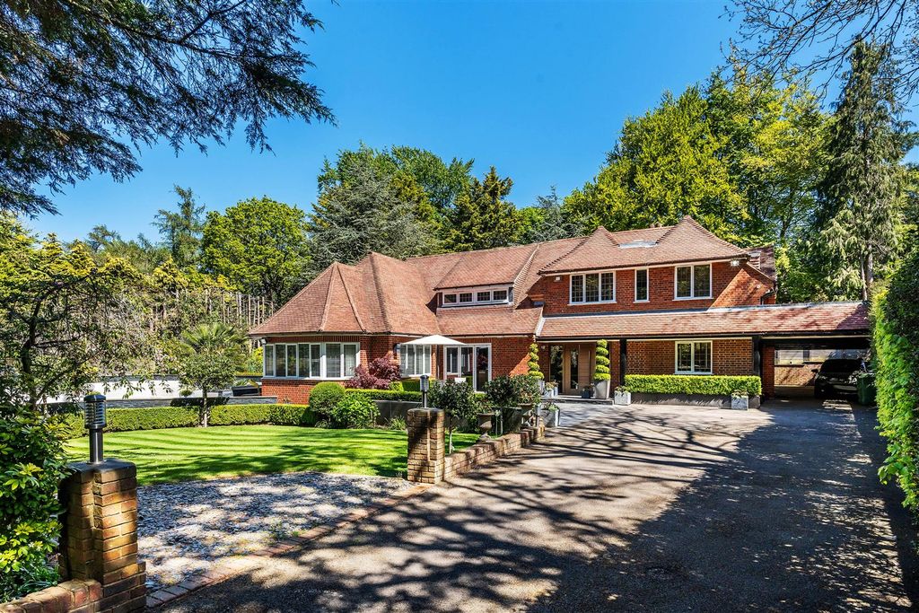 5 bed detached house for saleThe Warren, Ashtead KT21