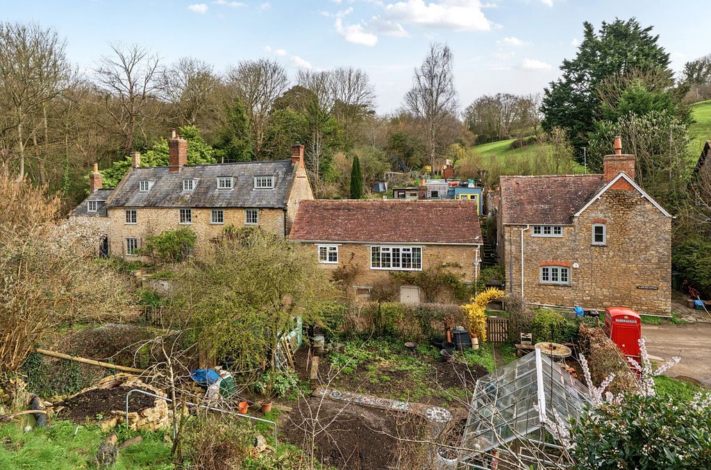2 bed detached house for salePitcombe, Bruton BA10 photo 5