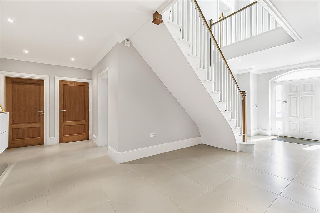 Additional image 6 of 6 bed detached house for saleSubstantial 6200Sqft Family Home, Broxbourne EN10
