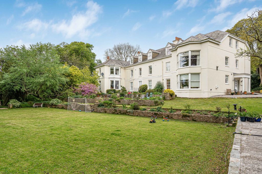 3 bed flat for saleCourt Road, Newton Ferrers, South Devon PL8