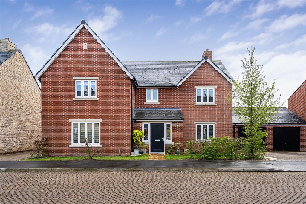 5 bed property for saleLander Close, Chesterton, Bicester OX26