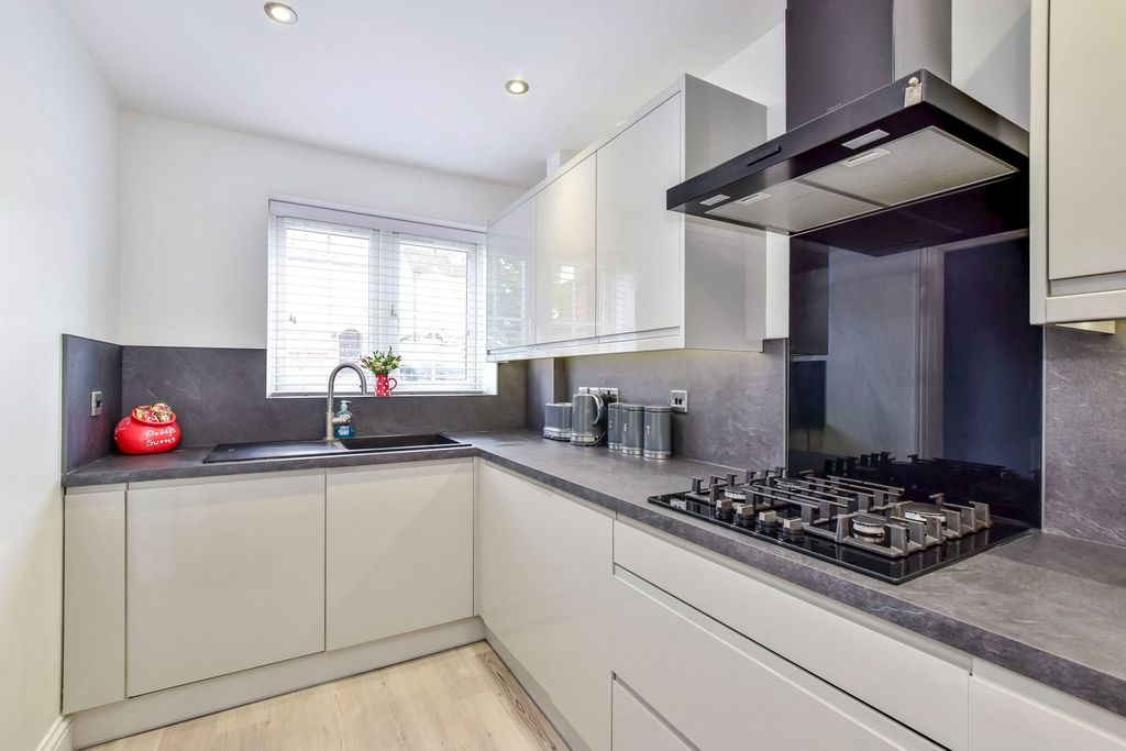 Additional image 3 of 4 bed semi-detached house for salePopes Road, Abbots Langley WD5