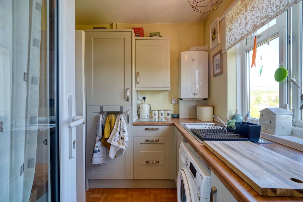 Additional image 7 of 2 bed flat for saleWye Crescent, Bettws, Newport NP20