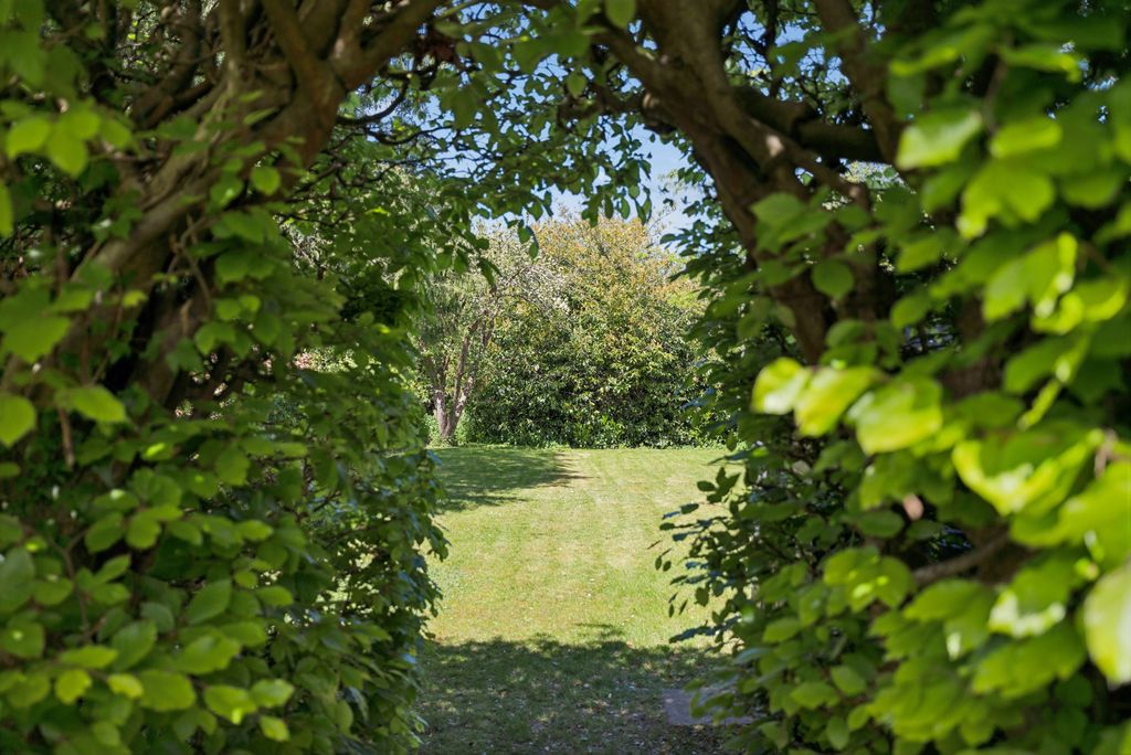 Additional image 10 of 5 bed detached house for saleStanley Hill Avenue, Amersham HP7