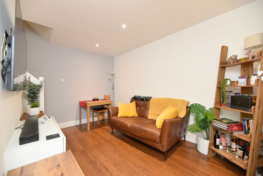 Additional image 7 of 1 bed property for saleHeron Close, Biggleswade SG18
