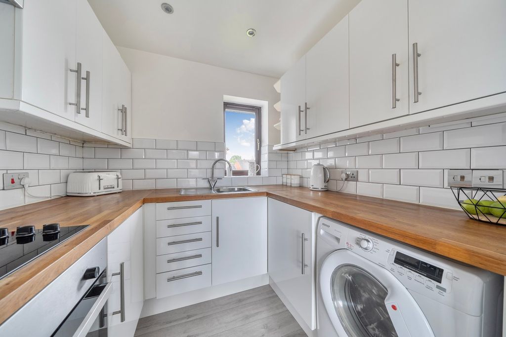 Additional image 5 of 1 bed flat for saleUpperstone Close, Stotfold SG5