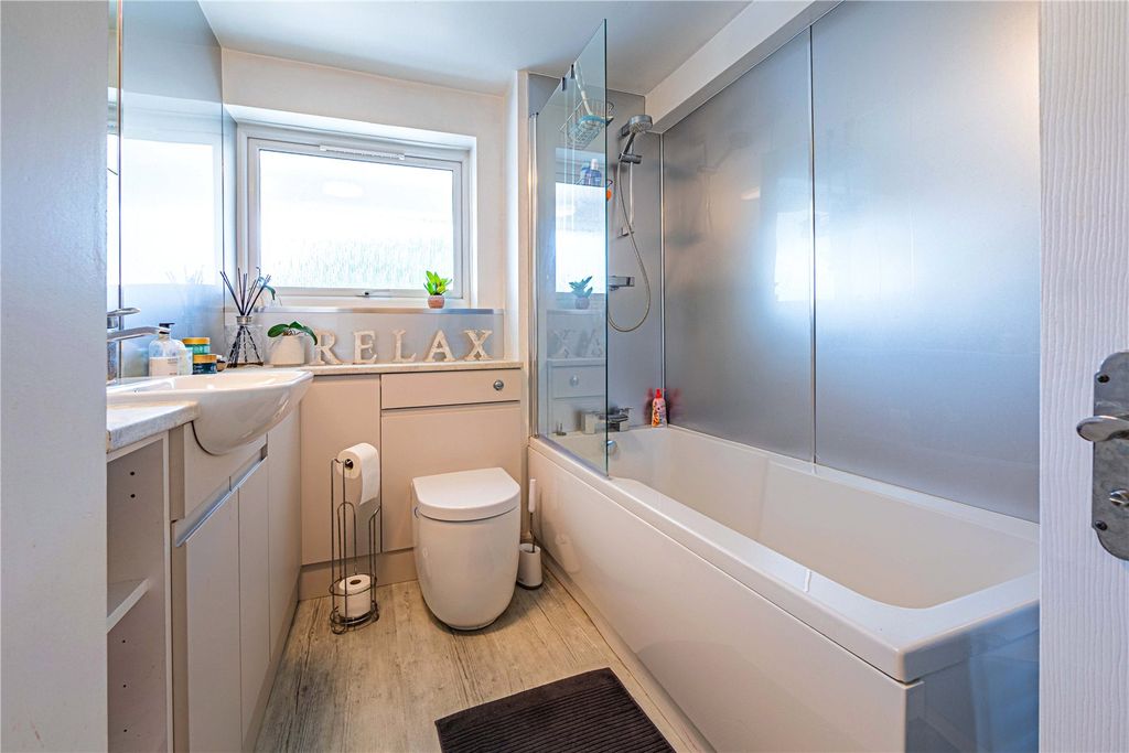 Additional image 10 of 2 bed flat for saleBeech Drive, Berkhamsted, Hertfordshire HP4