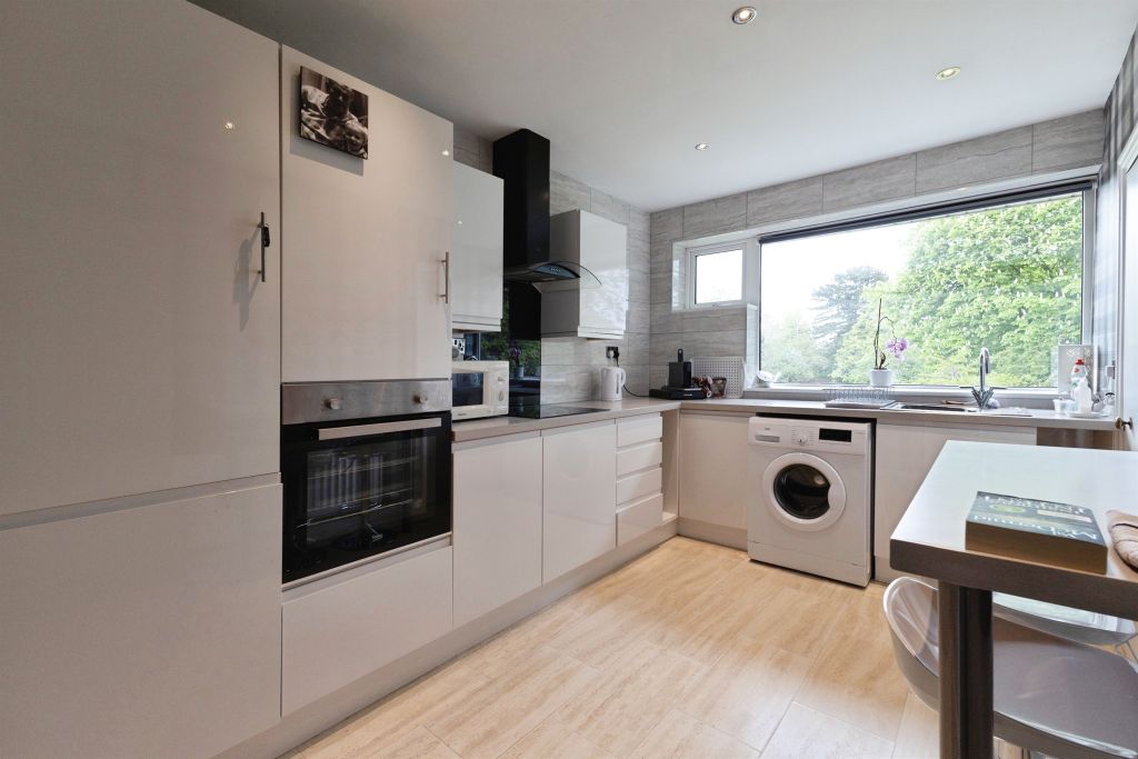 3 bed flat for saleThe Crescent, Middlesbrough TS5 photo 2