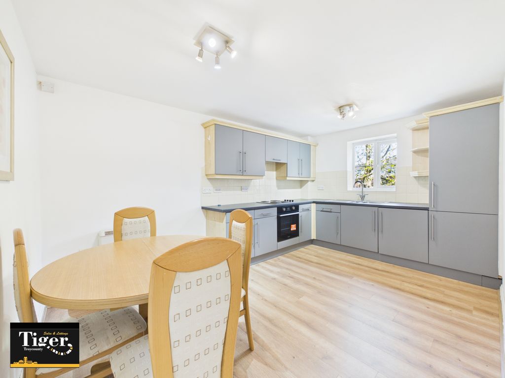 2 bed flat for saleWhitegate Drive, Blackpool FY3 photo 4