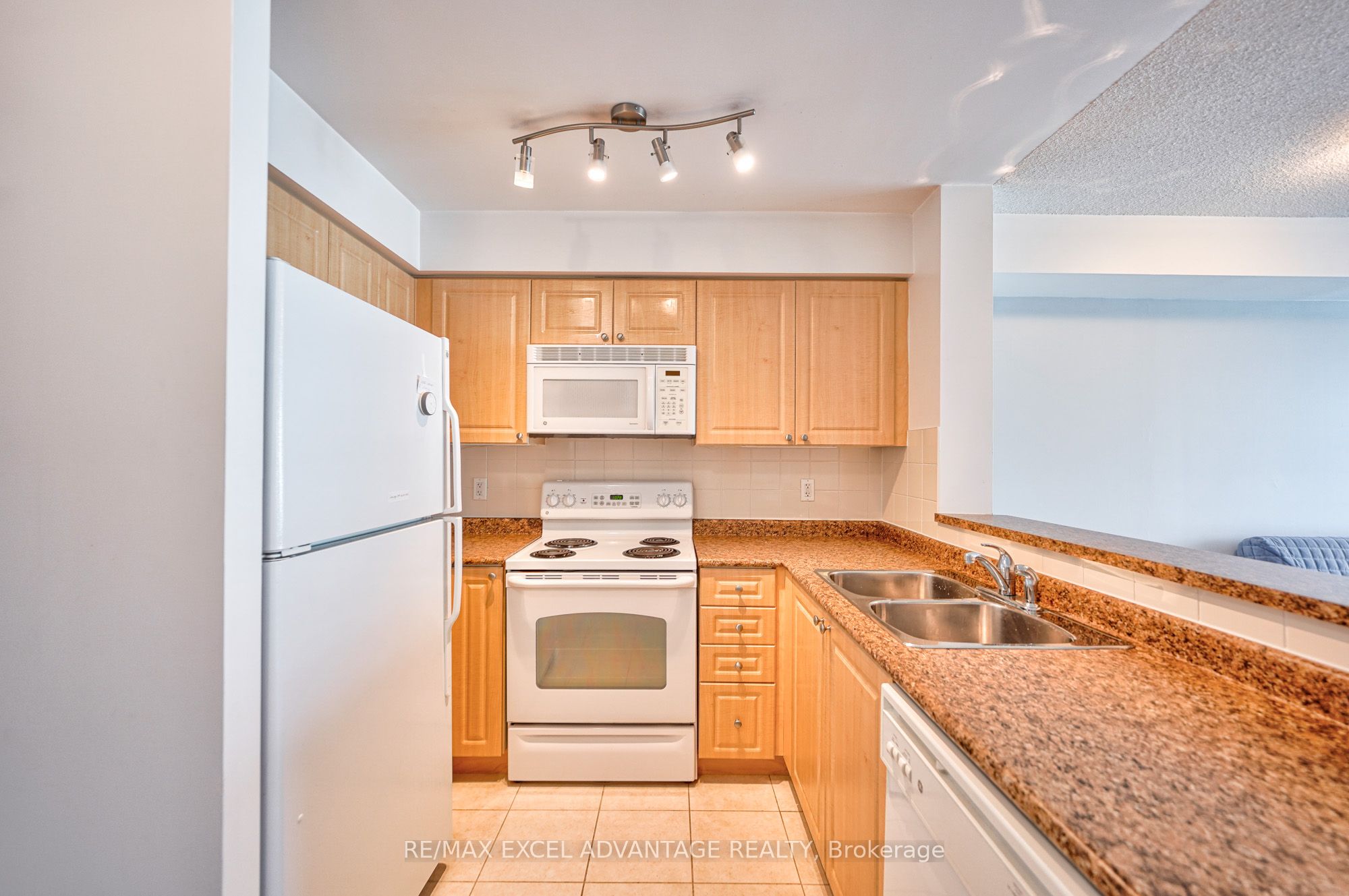 Additional image 6 of 1509-7 Michael Power Place, Toronto, ON, M9A 0A4