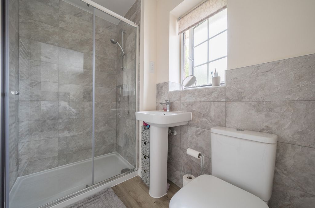 Additional image 7 of 5 bed detached house for saleWalton Close, Alton, Hampshire GU34