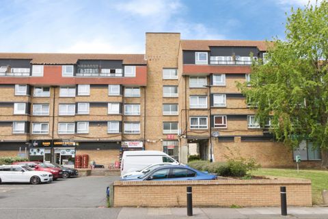 Whinchat Road, London SE28
