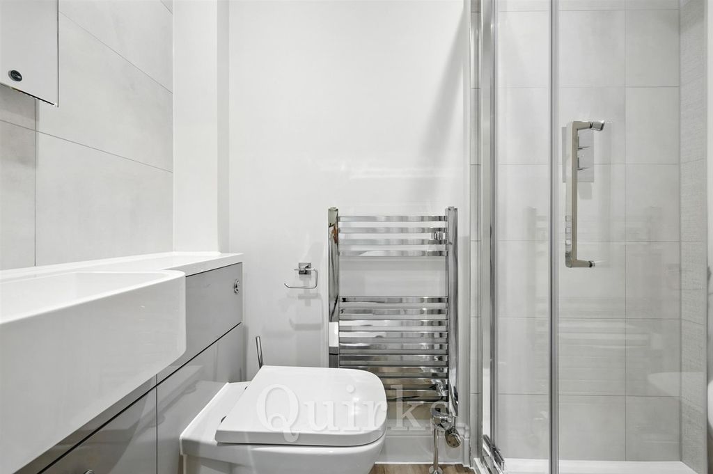 Additional image 14 of 2 bed flat for saleHigh Street, Billericay CM12