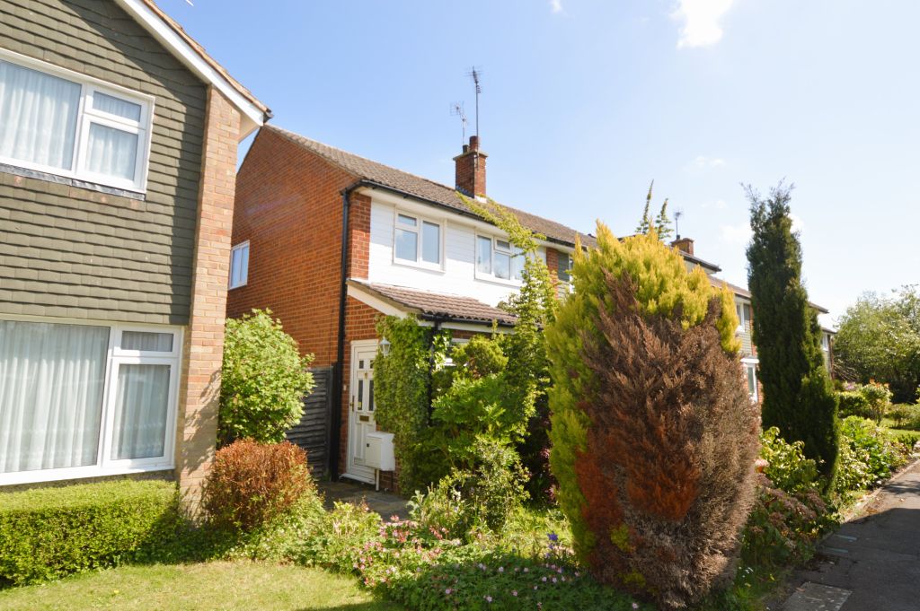 3 bed semi-detached house for saleKepple Place, Bagshot GU19