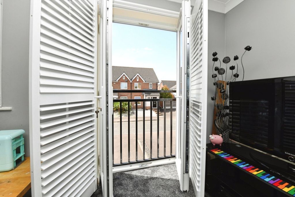 Additional image 4 of 2 bed flat for saleCzarina Rise, Basildon, Essex SS15