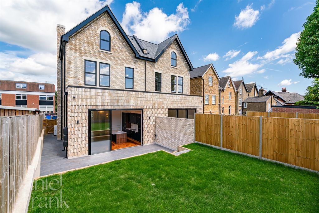 Additional image 36 of 5 bed semi-detached house for salePalmerston Road, Buckhurst Hill IG9