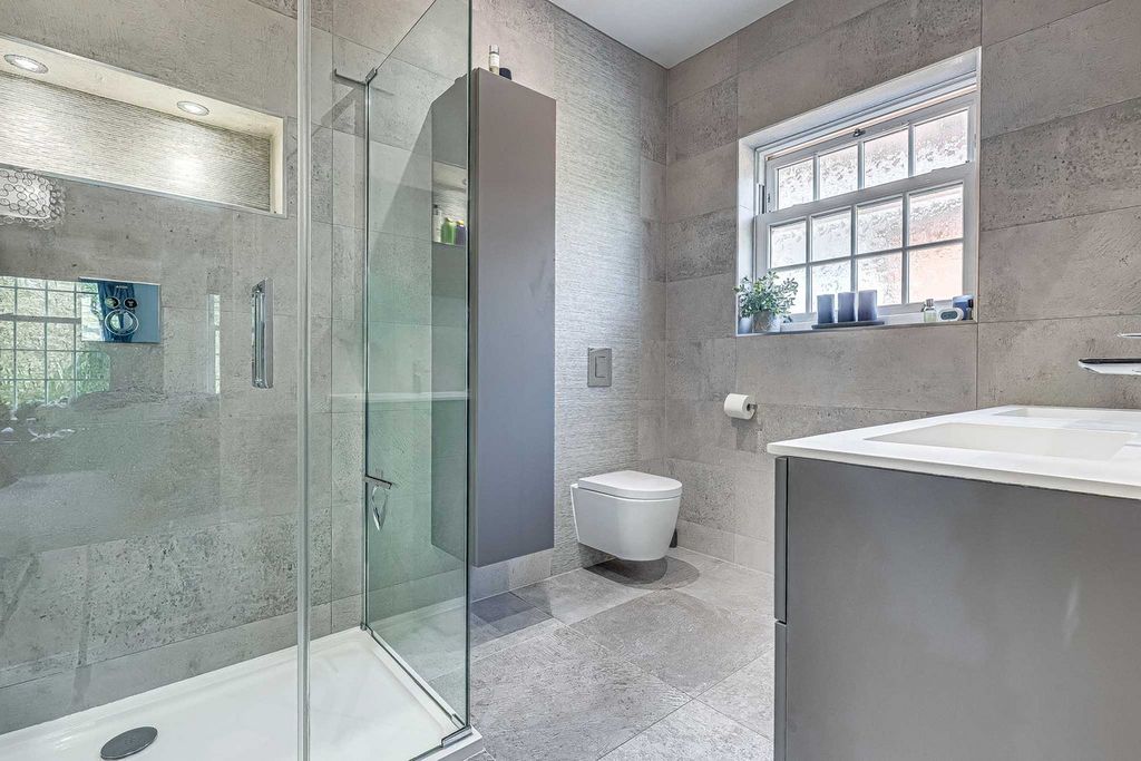 Additional image 33 of 5 bed detached house for saleBenfleet Road, Benfleet SS7