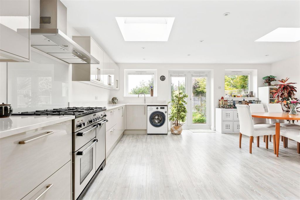 Additional image 2 of 3 bed semi-detached house for saleGrosvenor Road West, Baldock SG7
