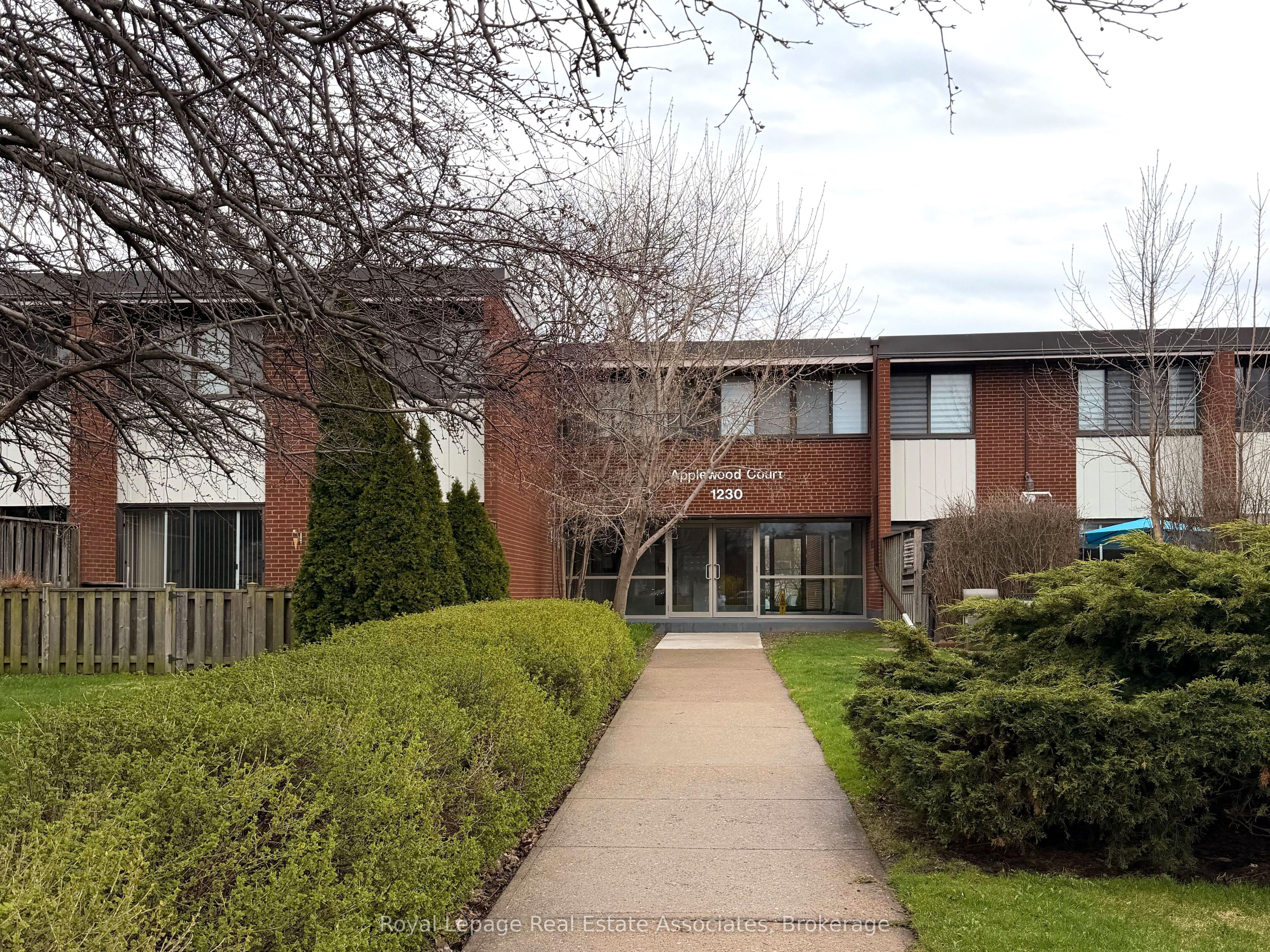 17-1230 Gripsholm Road, Mississauga, ON, L4Y 2G9