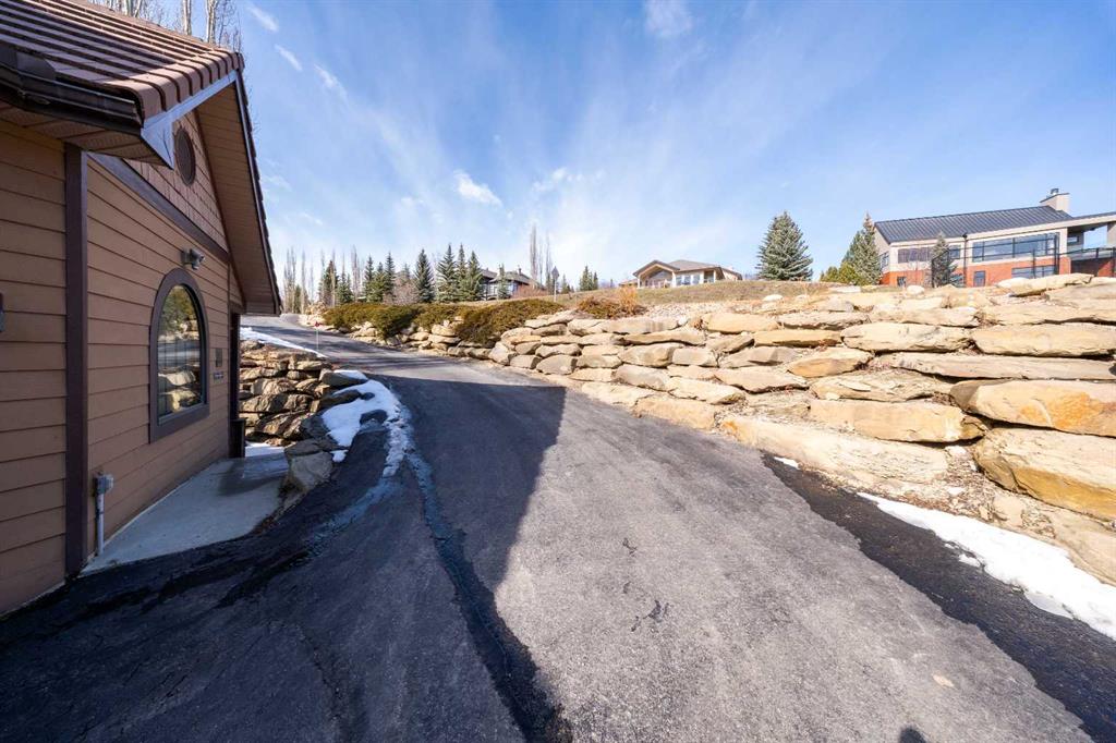 Additional image 3 of 39 Slopes Grove SW, Calgary, AB, T3H 3Y6
