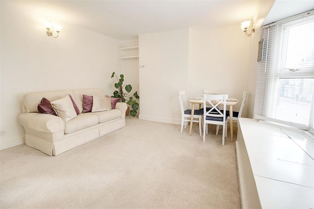 Additional image 3 of 1 bed flat for saleHigh Street, Berkhamsted HP4