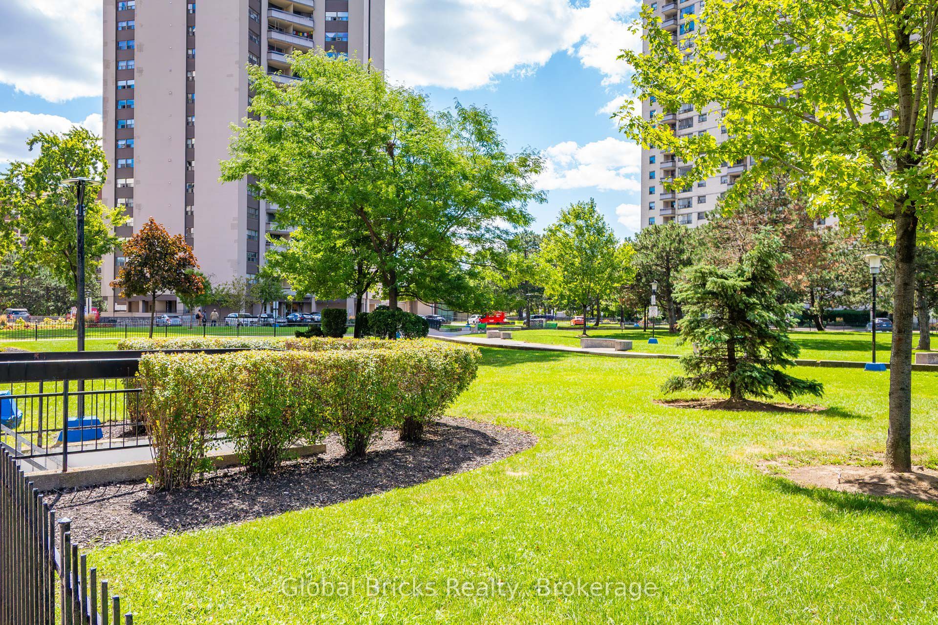 Additional image 4 of 1904-380 Dixon Road, Toronto, ON, M9R 1T3