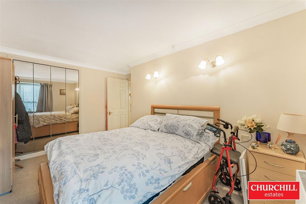 Additional image 10 of 2 bed flat for saleSt James Gate, Palmerston Road, Buckhurst Hill IG9