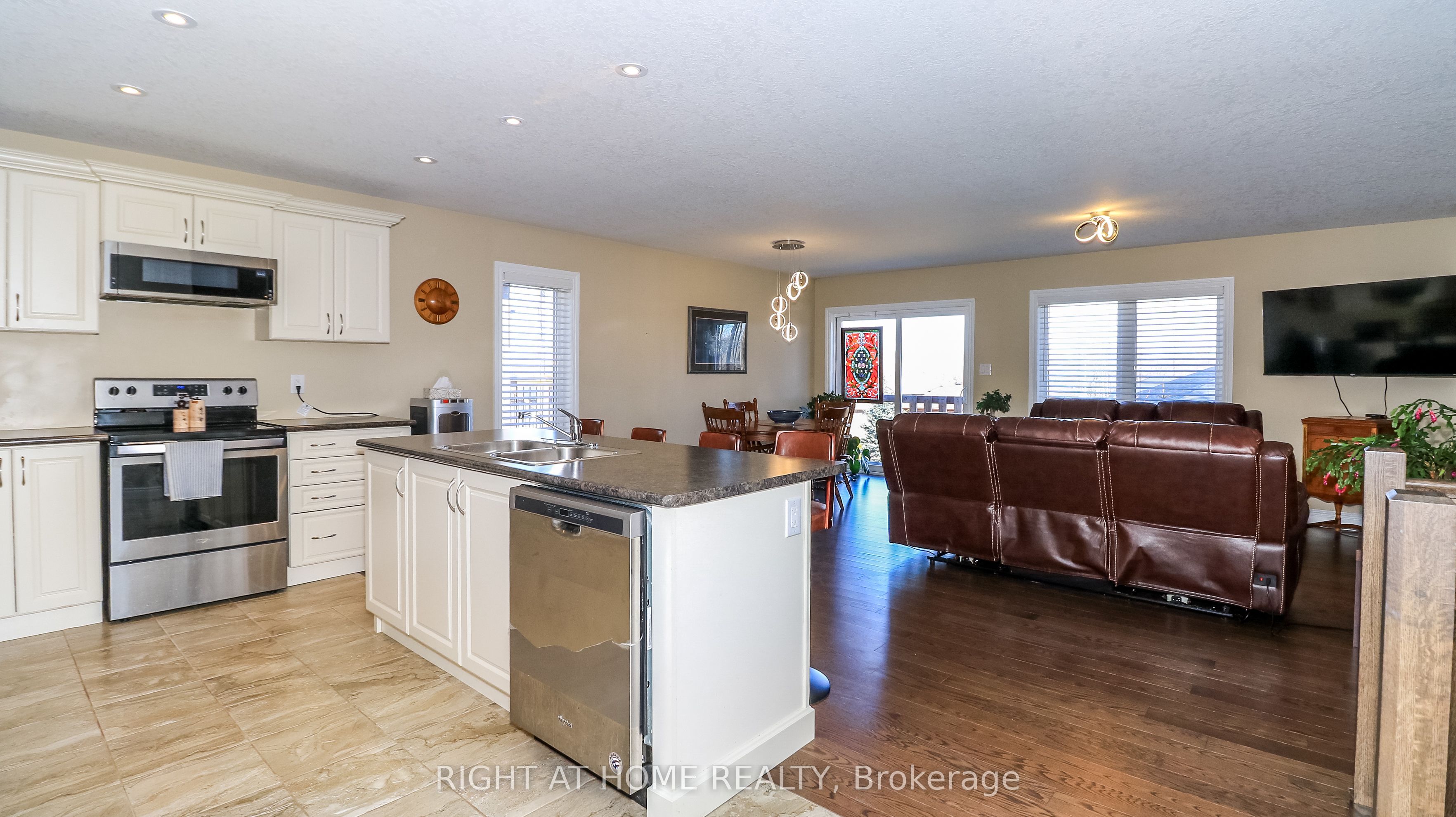 Additional image 4 of 28 Hunter Avenue, Tay, ON, L0K 2A0