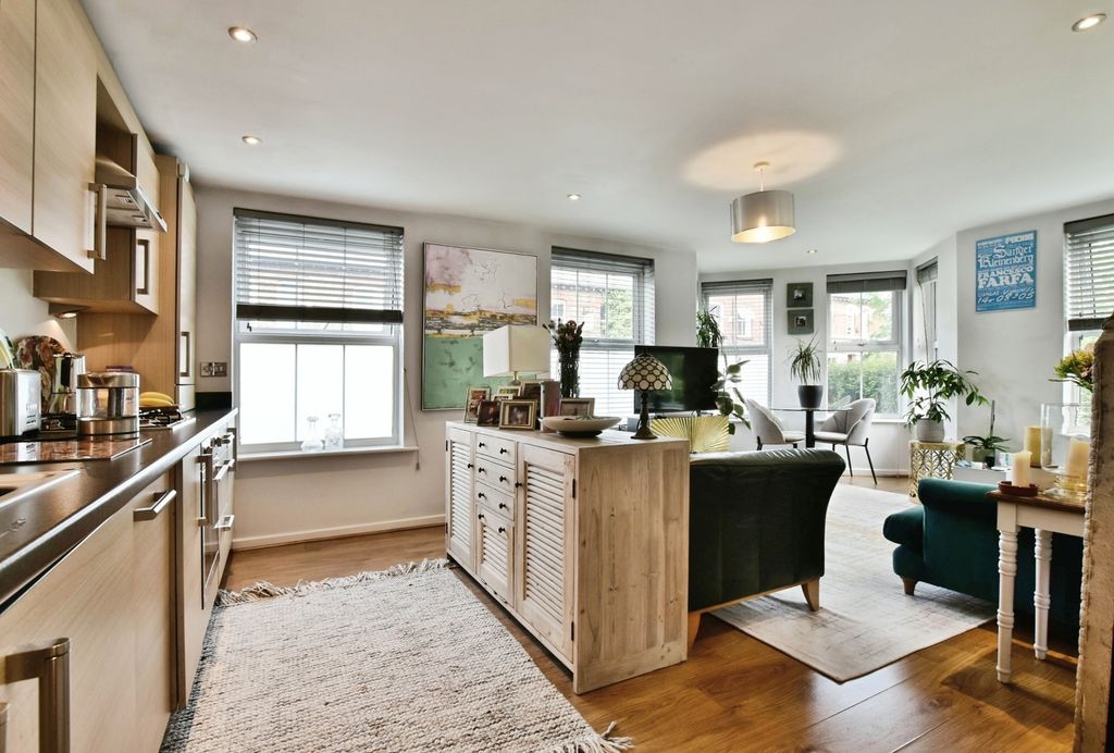 Additional image 6 of 2 bed flat for saleGeorge Street, Alderley Edge, Cheshire SK9