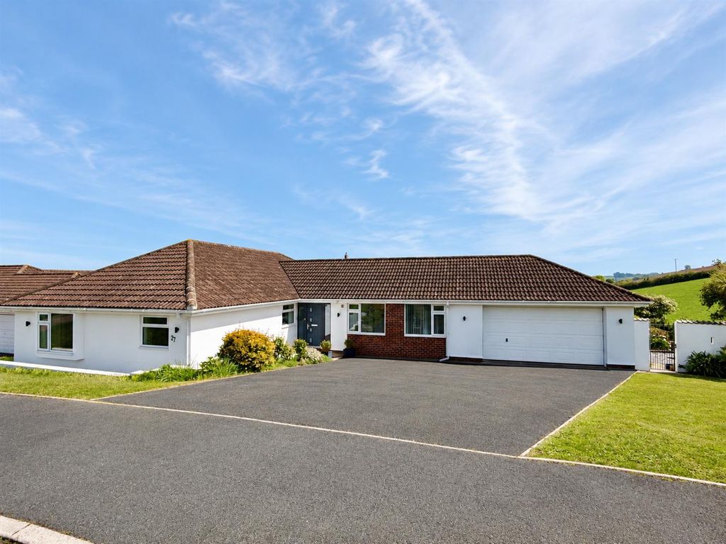 4 bed detached bungalow for saleHuccaby Close, Brixham TQ5
