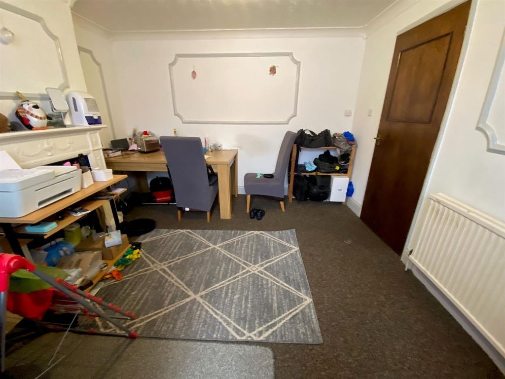 Additional image 3 of 1 bed flat for saleFirst Avenue, Dagenham RM10