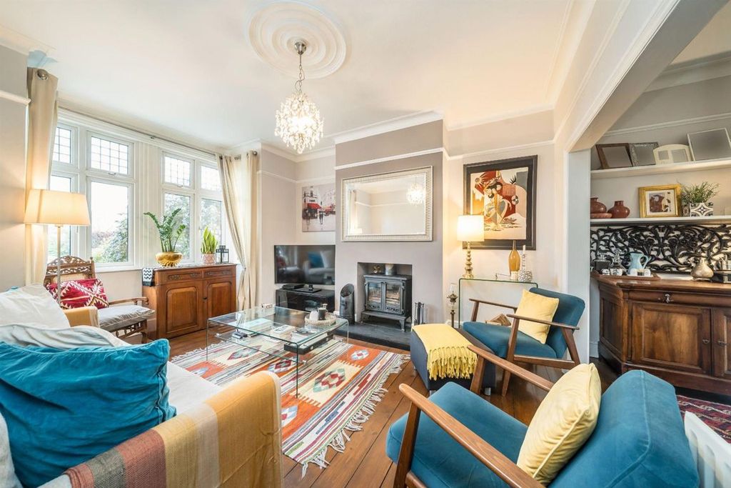 4 bed property for saleThe Ride, Northfields TW8 photo 2