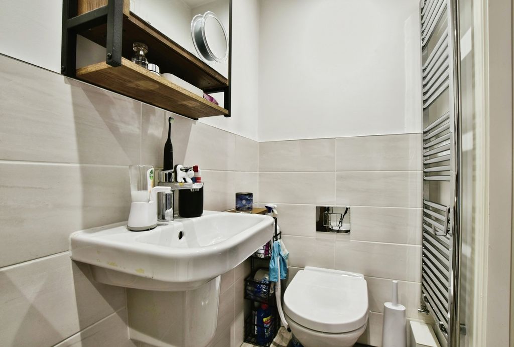 Additional image 8 of 2 bed flat for saleBaskerville Road, Altrincham, Greater Manchester WA14