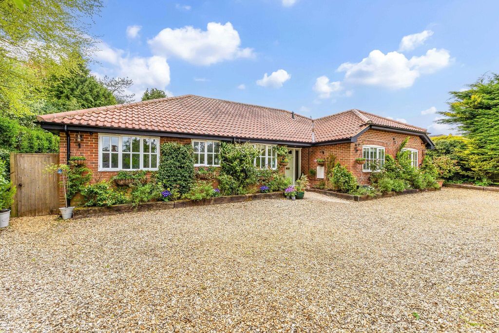 4 bed bungalow for saleDummer, Hampshire RG25