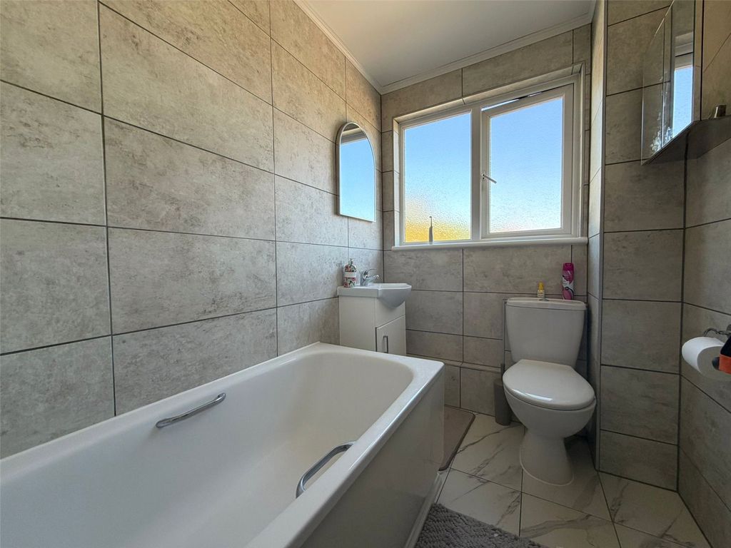 Additional image 5 of 2 bed flat for saleHallington Close, Woking, Surrey GU21