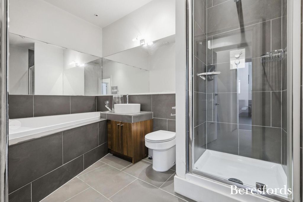 Additional image 15 of 3 bed flat for saleAcademy Square, Gidea Park RM2