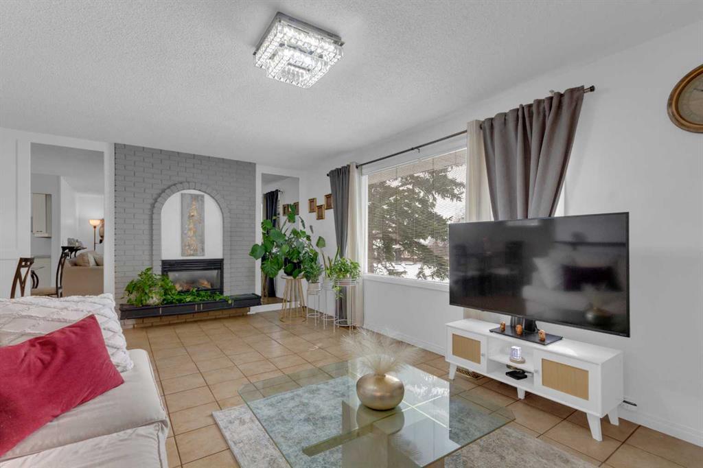 Additional image 4 of 60 Dalhurst Way NW, Calgary, AB, T3A 1N7
