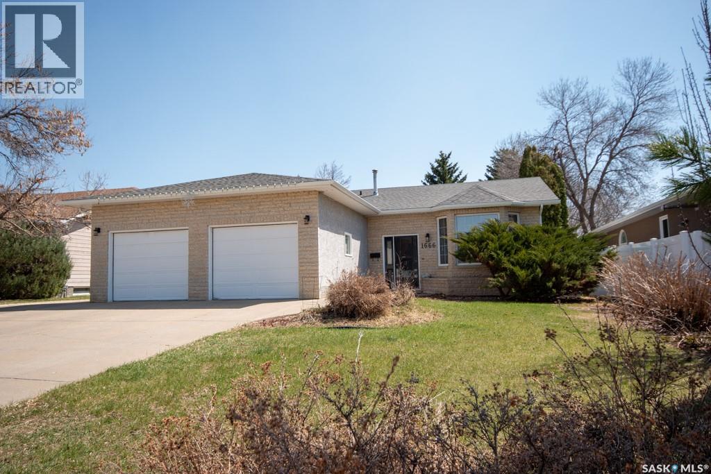 1666 Marshall CRESCENT