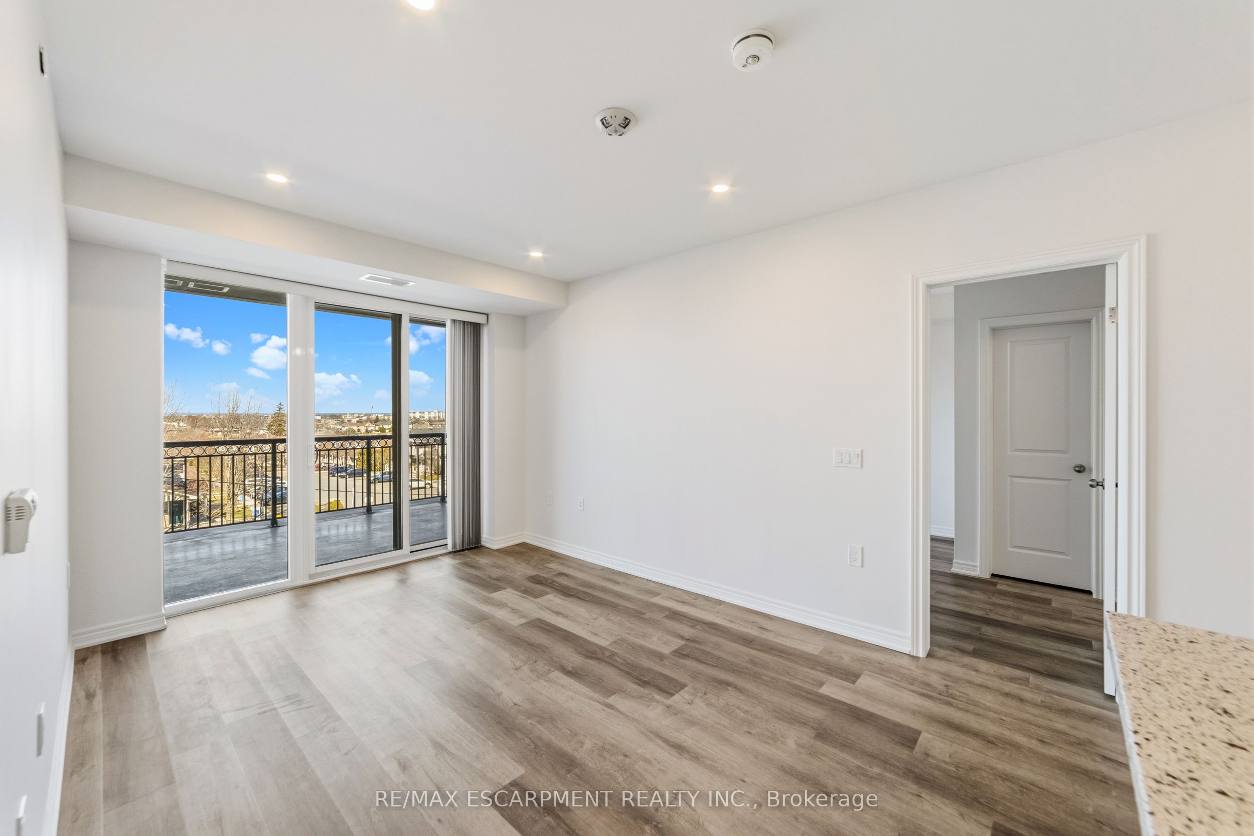 Additional image 5 of 302-2750 King Street, Hamilton, ON, L8G 1J4