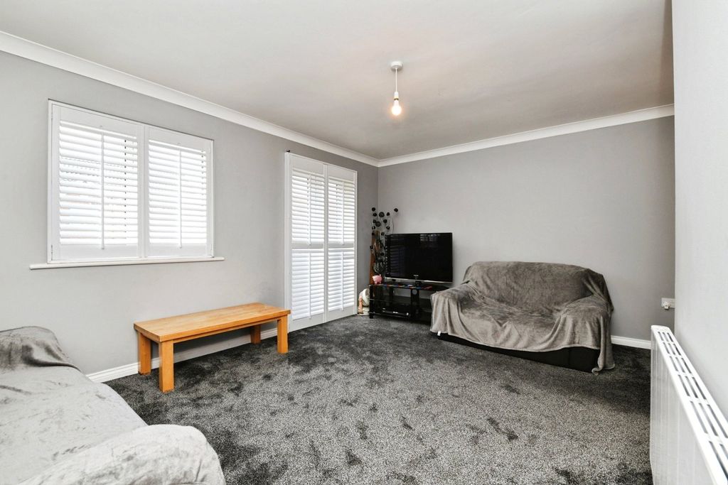 Additional image 2 of 2 bed flat for saleCzarina Rise, Basildon, Essex SS15
