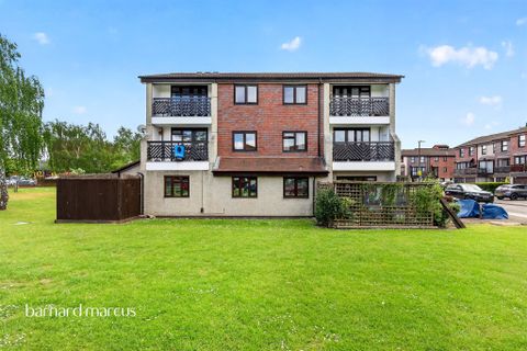 Coniston Close, London SW20
